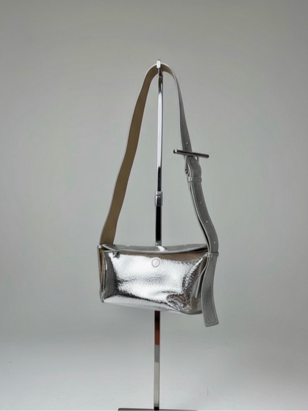Alexander McQueen Silver Crossbody Bag - Picture 3 of 6